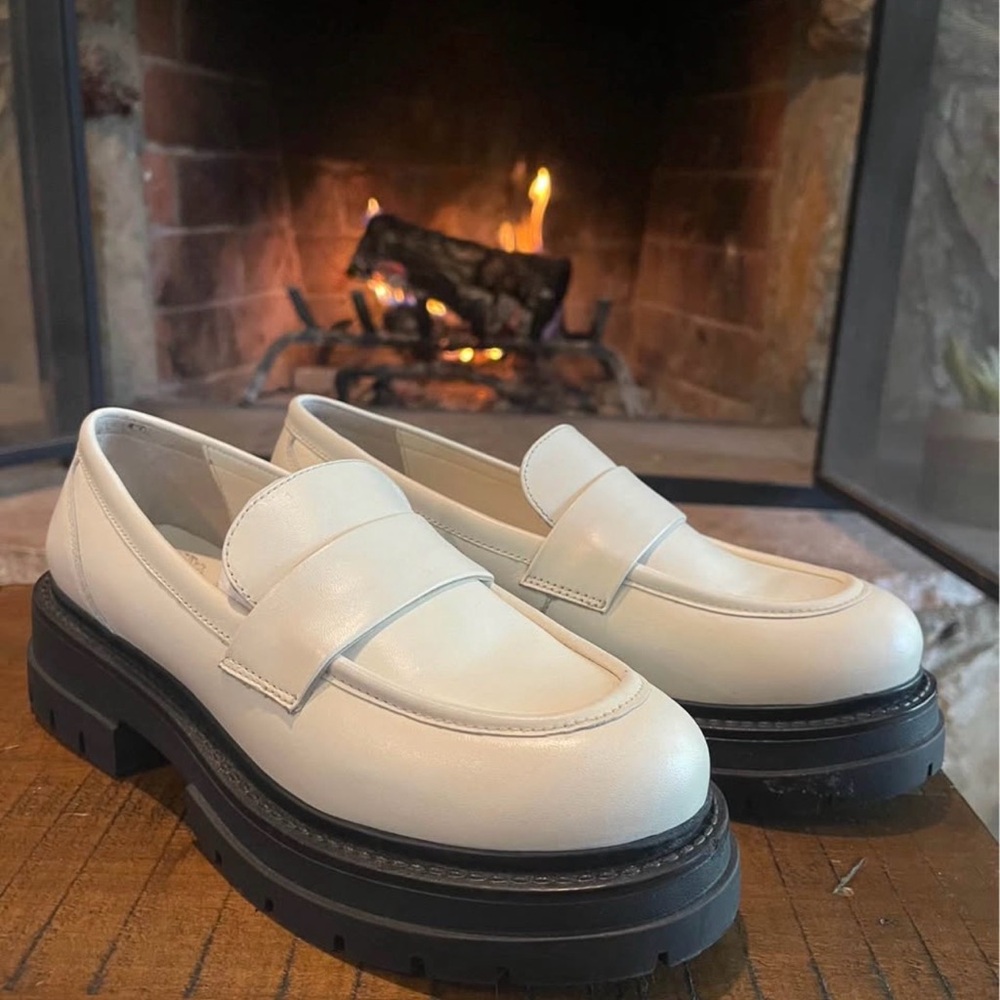 VINCE CAMUTO Paydren Nude Cow Crust Leather Chunky Loafers Size 6.5 US